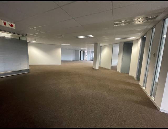 1,053M² OFFICE TO LET IN PARKTOWN